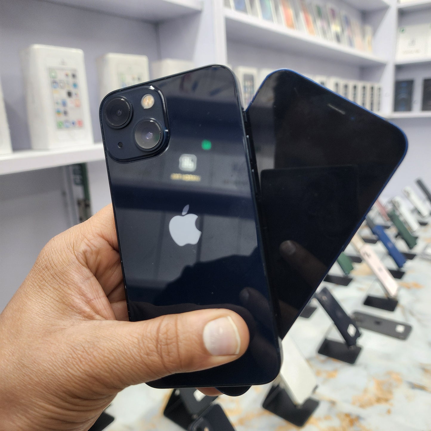 iPhone 13 128GB - (Used) Brand New Condition
