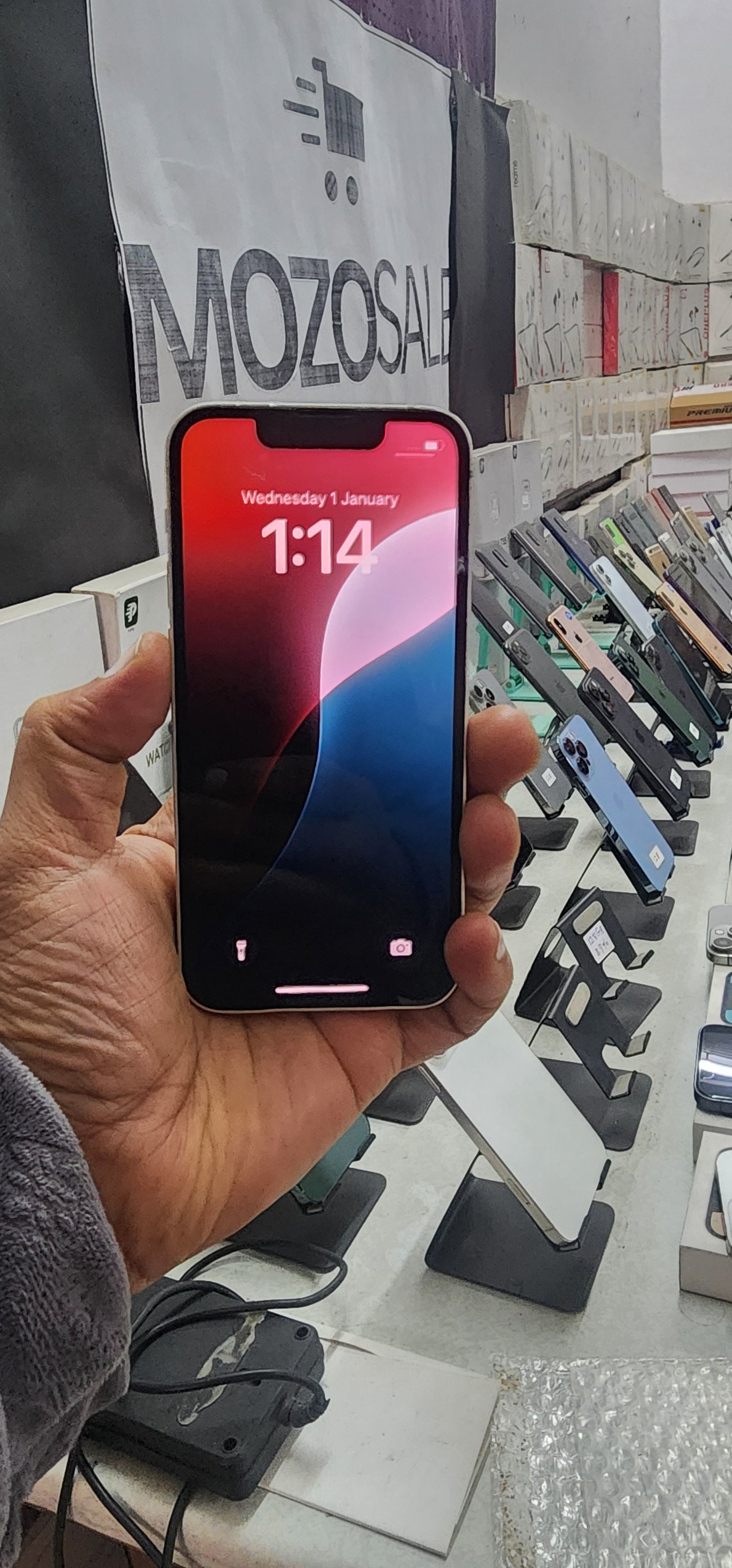 iPhone 13 128GB - (Used) Brand New Condition
